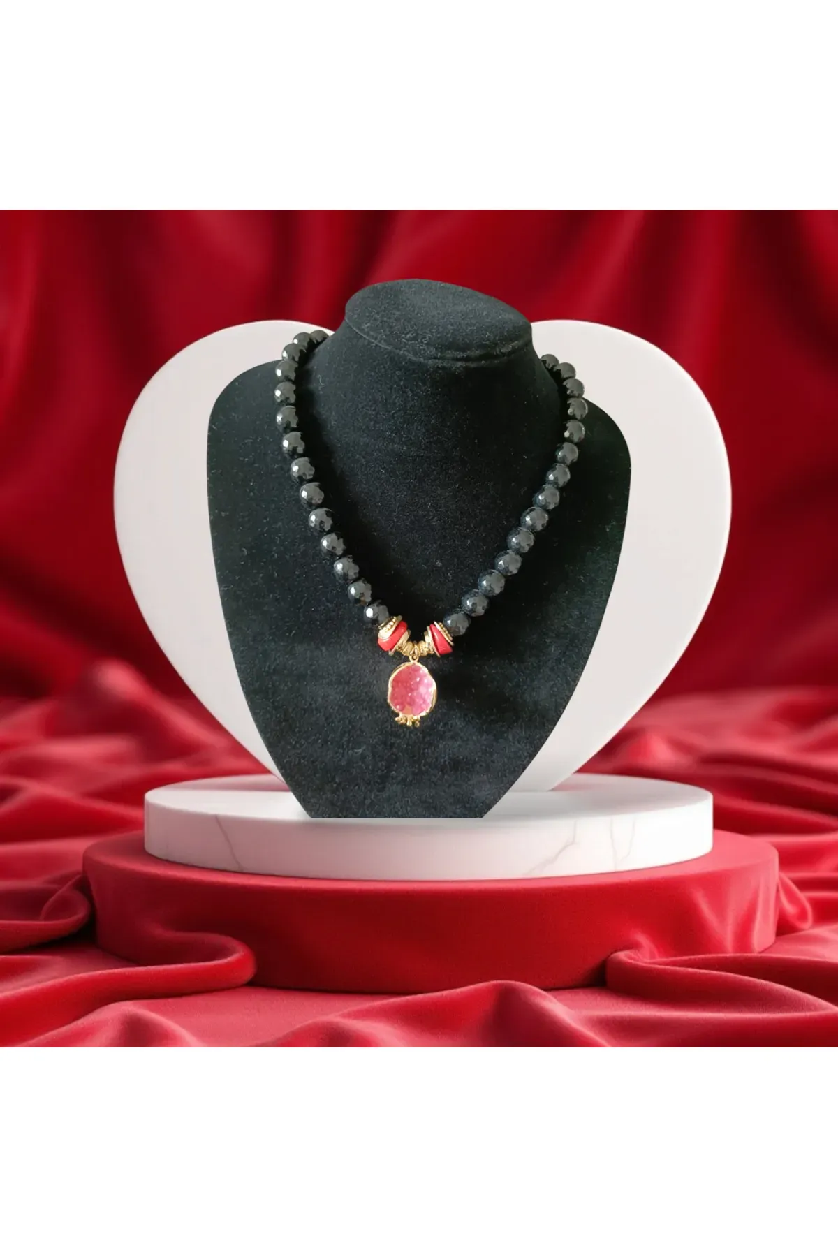 Siyah Oniks Mercan  Nar Uçlu Kolye