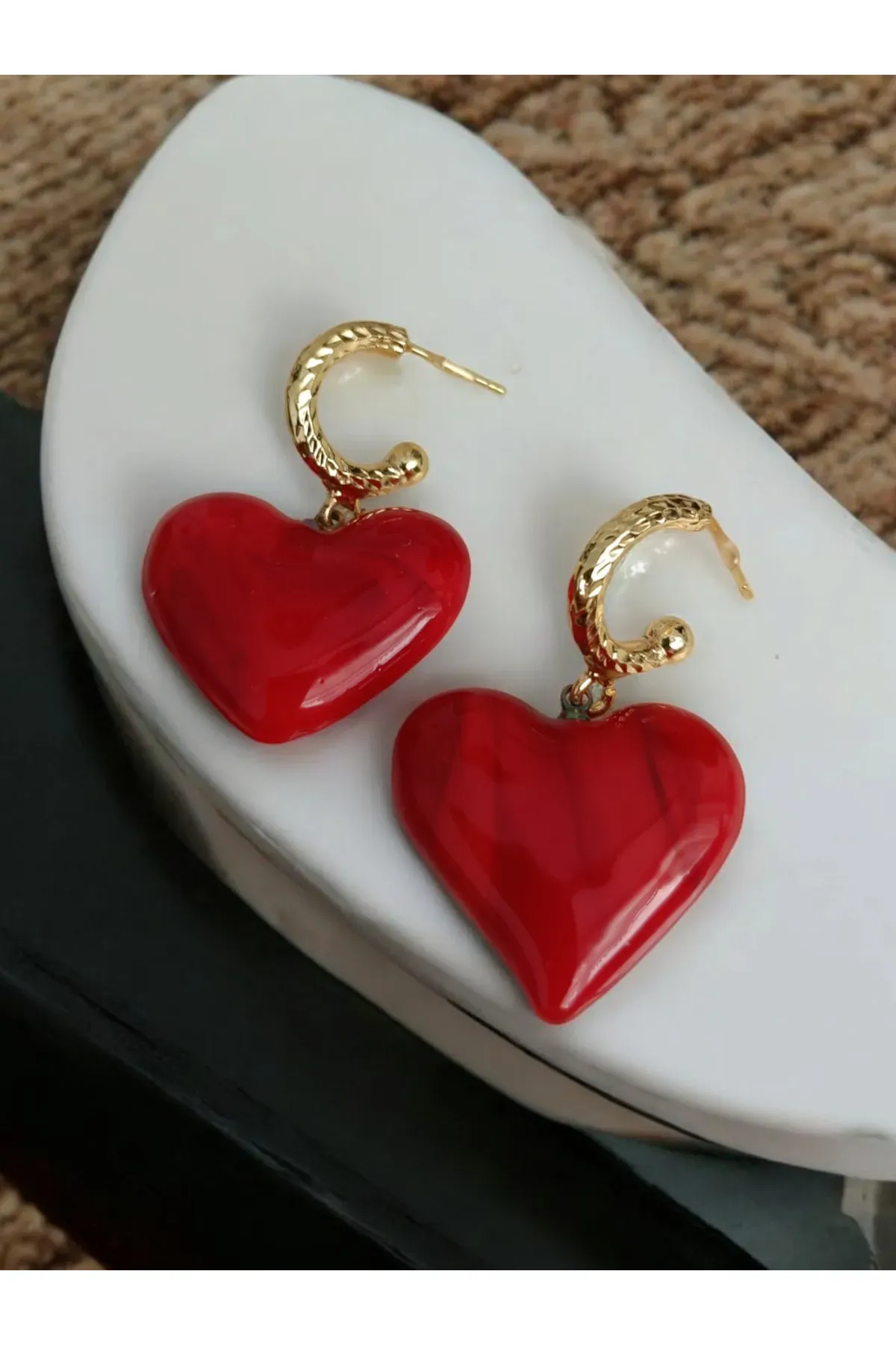 Kırmızı Parlak Kalpli Küpe